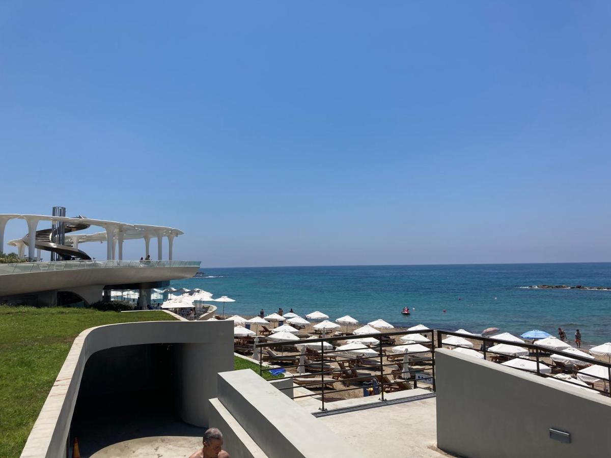 Sun Julz Apartments On The Beach Pafos Dış mekan fotoğraf