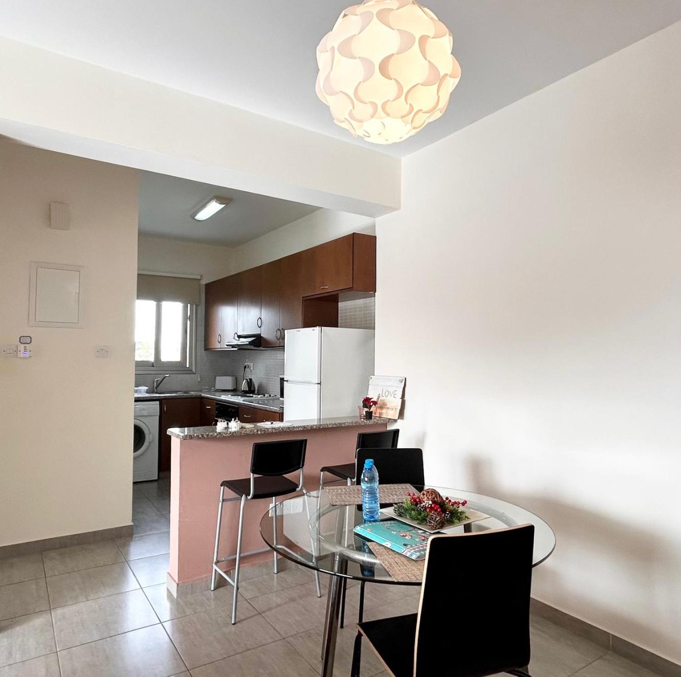 Sun Julz Apartments On The Beach Pafos Dış mekan fotoğraf