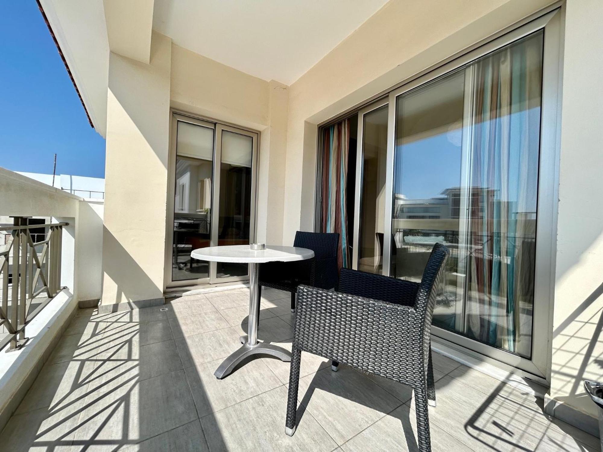 Sun Julz Apartments On The Beach Pafos Dış mekan fotoğraf