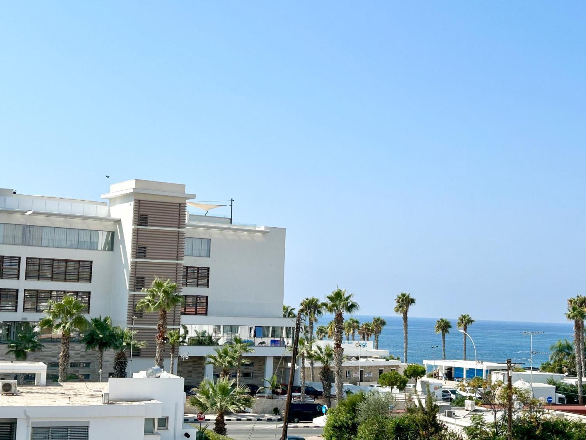 Sun Julz Apartments On The Beach Pafos Dış mekan fotoğraf