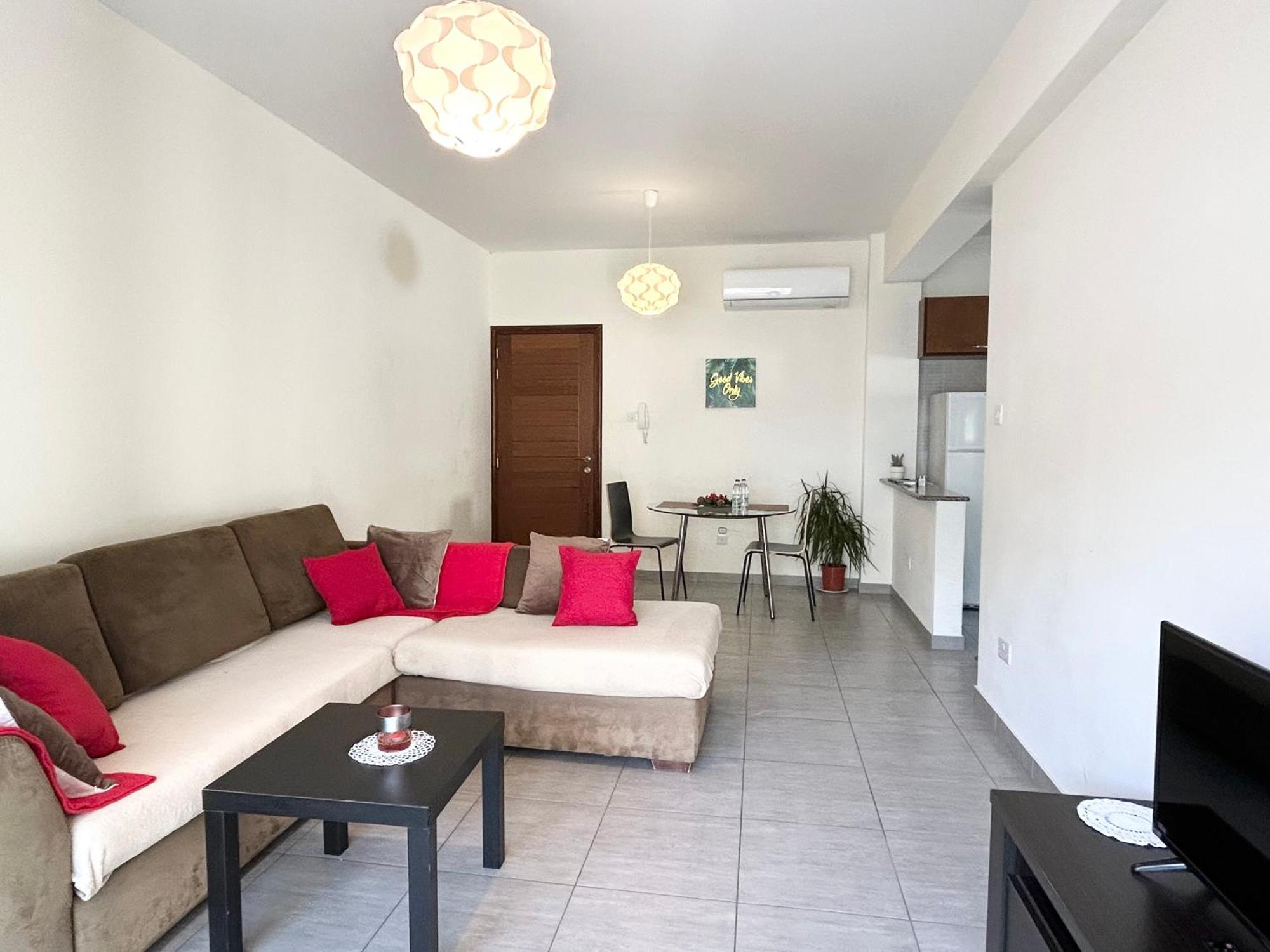 Sun Julz Apartments On The Beach Pafos Dış mekan fotoğraf