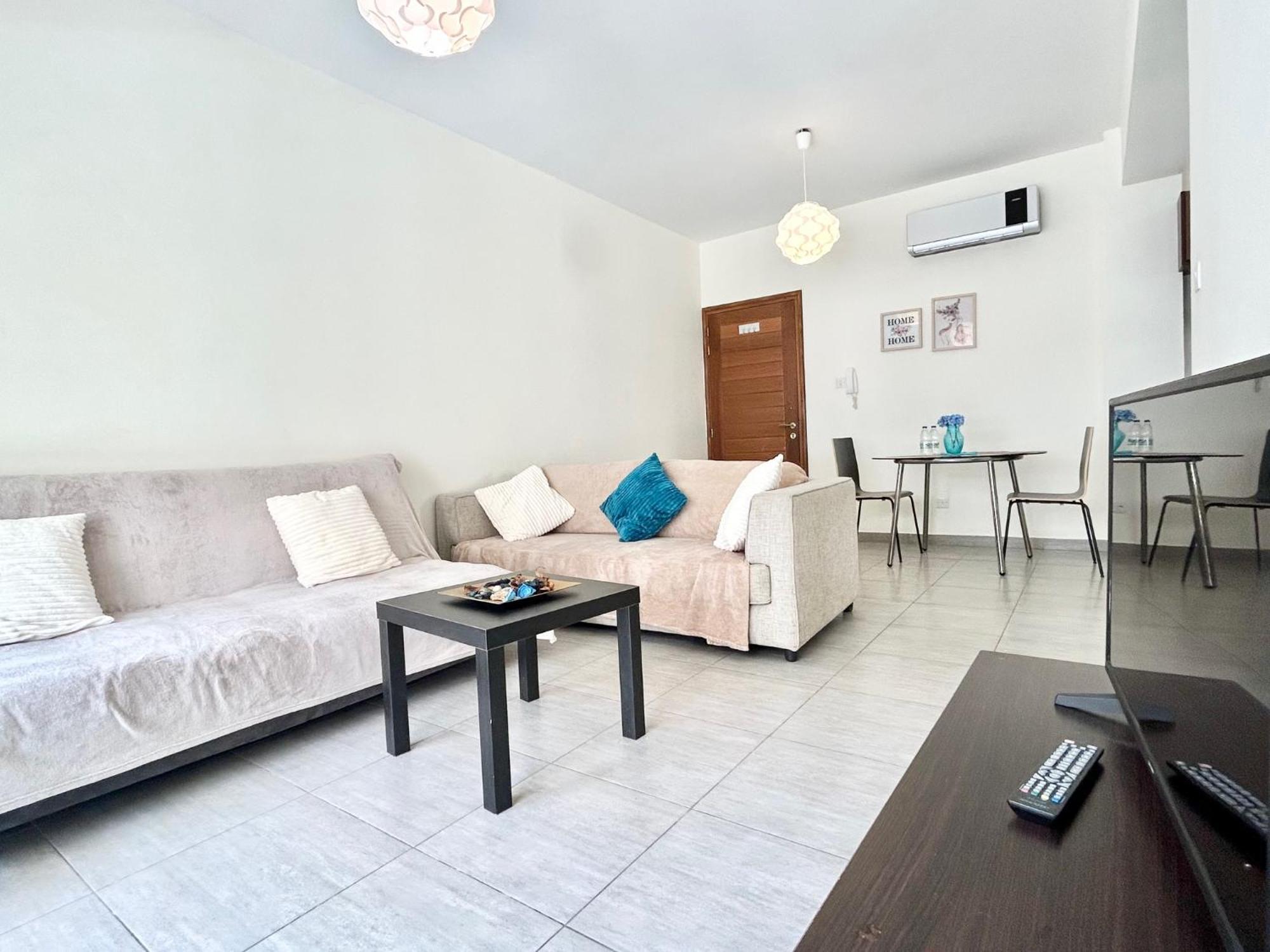 Sun Julz Apartments On The Beach Pafos Dış mekan fotoğraf
