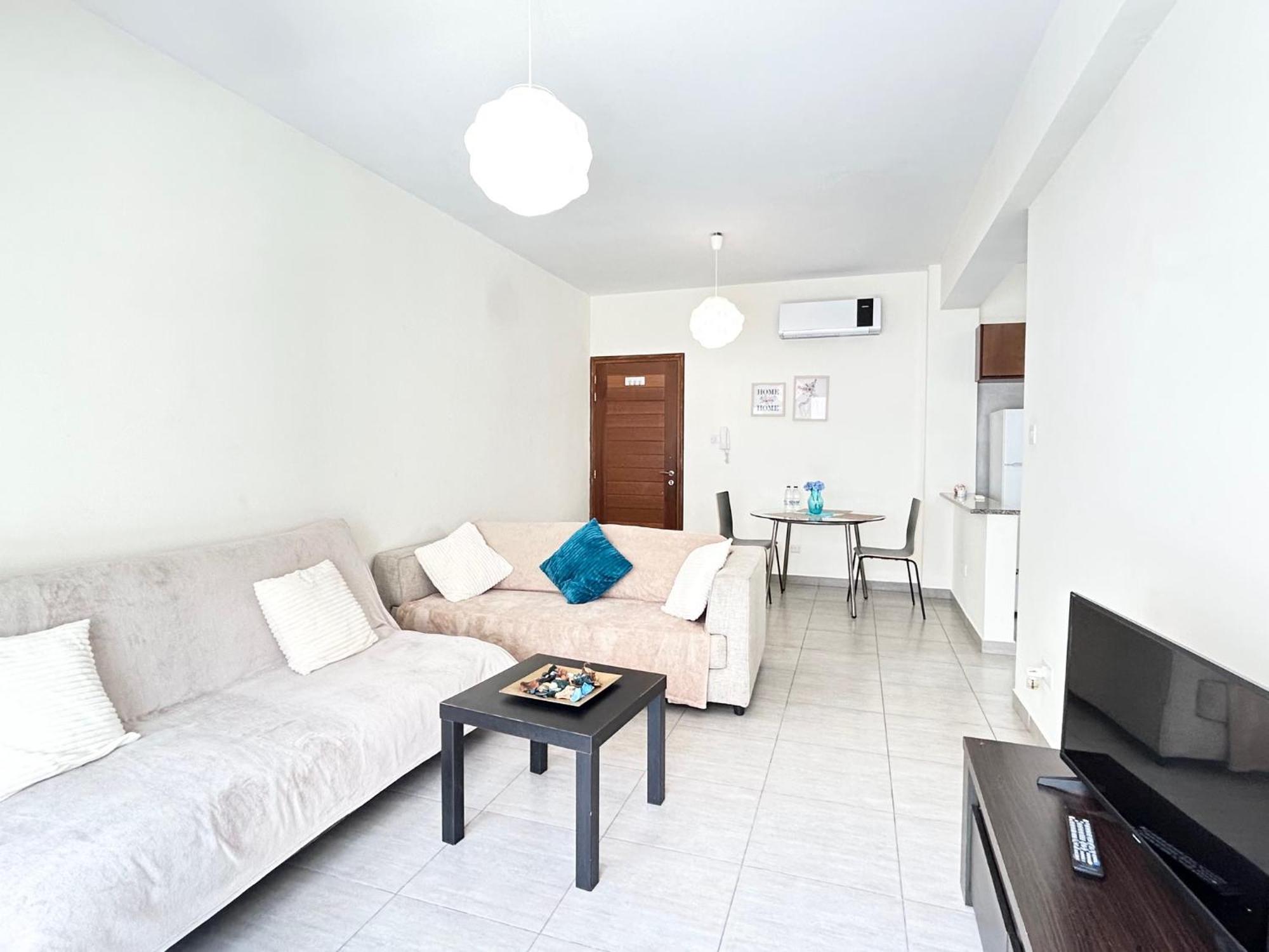 Sun Julz Apartments On The Beach Pafos Dış mekan fotoğraf